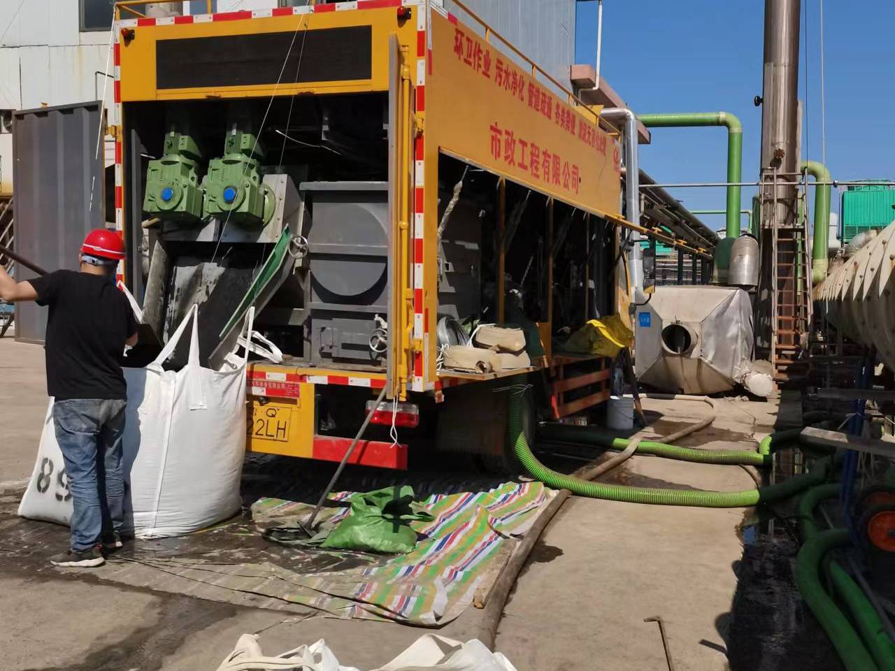 内黄淤泥压干处理