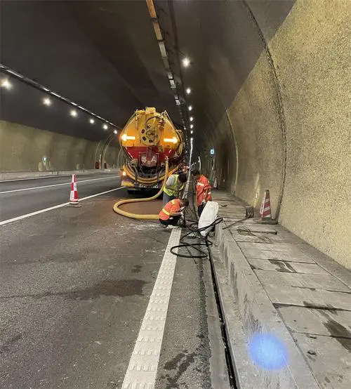 内黄隧道排水渠清淤